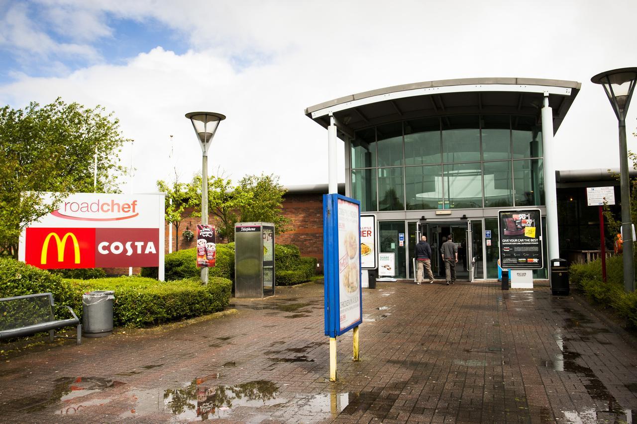 Days Inn Stafford Exterior foto